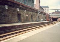 Bridgeton looking to Glasgow Central. Disused Carmyle route island platform out of sight to right.<br><br>[Ewan Crawford //1987]