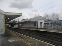 <h4><a href='/locations/N/New_Barnet'>New Barnet</a></h4><p><small><a href='/companies/L/London_to_Peterborough_Great_Northern_Railway'>London to Peterborough (Great Northern Railway)</a></small></p><p>The now fenced-off obsolete fast platforms at New Barnet, a London commuter station on the ECML where only the outer sides of the two island platforms are in use, seen here looking north on 4th March 2020. This station opened with the GNR's London Extension on 7th August 1850 as Barnet and was renamed New Barnet on 1st May 1884.  On the far right, a class 717 unit from Welwyn Garden City to Moorgate is calling at the surviving outer edge of the up platform. 115/189</p><p>04/03/2020<br><small><a href='/contributors/David_Bosher'>David Bosher</a></small></p>