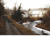 <h4><a href='/locations/K/Kinleith_Mill'>Kinleith Mill</a></h4><p><small><a href='/companies/B/Balerno_Branch_Caledonian_Railway'>Balerno Branch (Caledonian Railway)</a></small></p><p>Kinleith Mill remains by the Water of Leith seen in 1985. The building ceased to be a mill in 1966. 40/81</p><p>//1985<br><small><a href='/contributors/Don_Shaw'>Don Shaw</a></small></p>