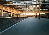 Sprinter and DMU at the west end bay platforms in Waverley.<br><br>[Ewan Crawford //1987]