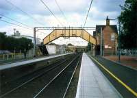 Uddingston looking east towards the junction. Express trains do not stop here, thus the yellow lines to stand behind as they pass through.<br><br>[Ewan Crawford //1987]