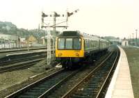 DMU leaves Stirlings NB platforms.<br><br>[Ewan Crawford //1988]