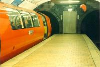 train at Kelvinhall station.<br><br>[Ewan Crawford //1988]