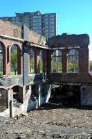 Two remaining walls of the NBRs huge High Street goods yard goods shed. These last walls may be swept away in a redevelopment of the area. The listed walls in the area are probably of the G&SWR College Goods yard not the NBR High Street one.<br><br>[Ewan Crawford 05/05/2006]