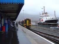 The  17:21 Kyle to Inverness  awaiting departure.<br><br>[Scott MacGregor 05/05/2004]